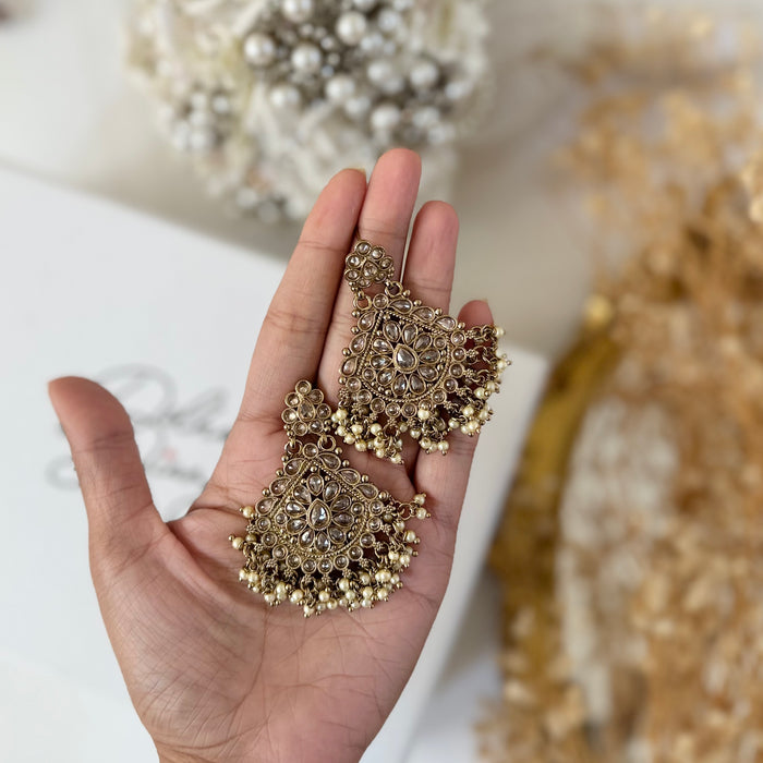 Gold earrings 