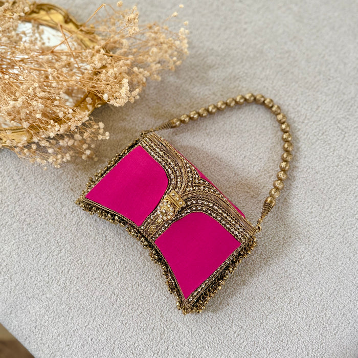 Handgemachte fuchsiafarbene Samt-Clutch: Statement-Abendtasche