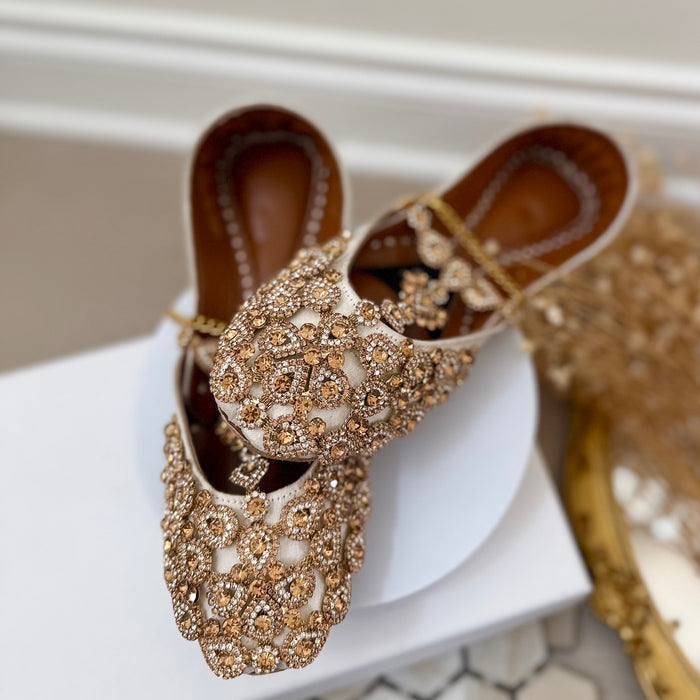 Ivory Bridal Kundan Khussa with Anklet : Customizable Wedding Shoes