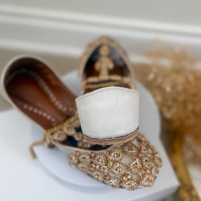 Ivory Bridal Kundan Khussa with Anklet : Customizable Wedding Shoes