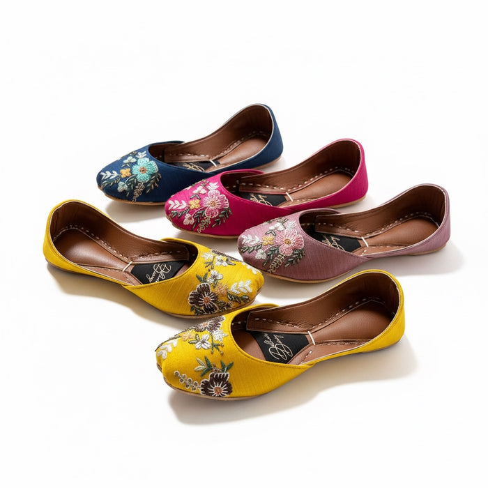 Handgefertigte, blumig bestickte Jutti: Punjabi Khussa Schuhe