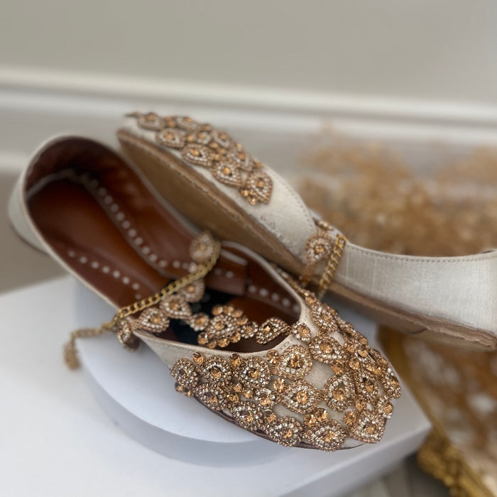 Ivory Bridal Kundan Khussa with Anklet : Customizable Wedding Shoes