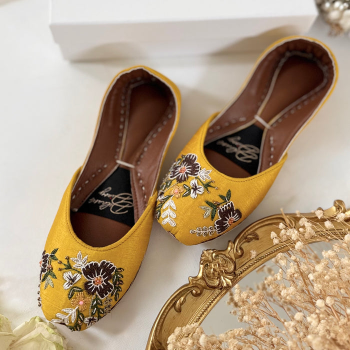 Handmade Floral Hand Embroidered Jutti: Punjabi Khussa Shoes