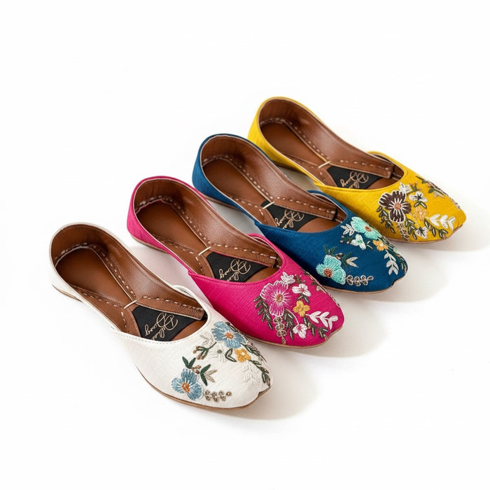 Handgefertigte, blumig bestickte Jutti: Punjabi Khussa Schuhe