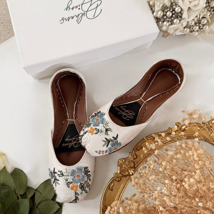 Handmade Floral Hand Embroidered Jutti: Punjabi Khussa Shoes