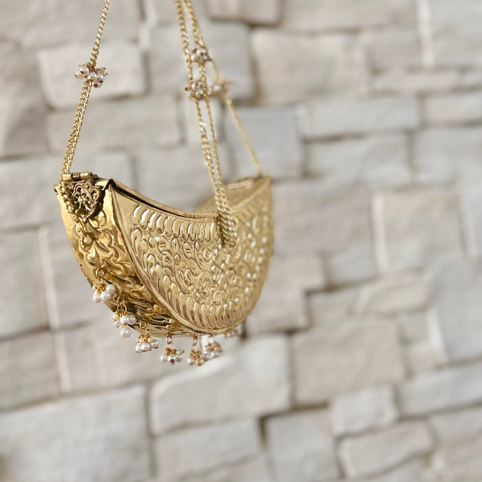 Moon shape brass clutch 
