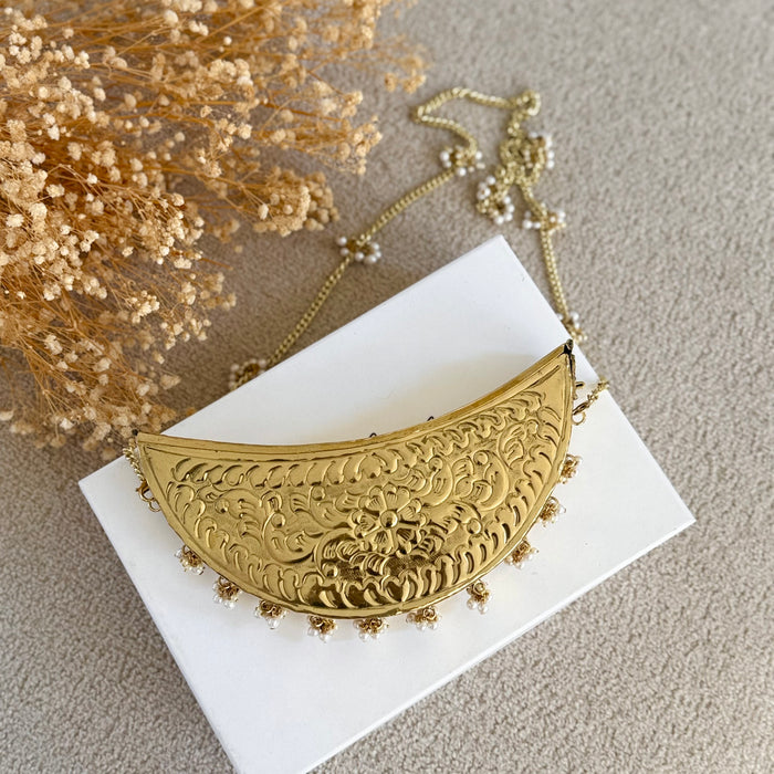 Moon shape brass clutch 
