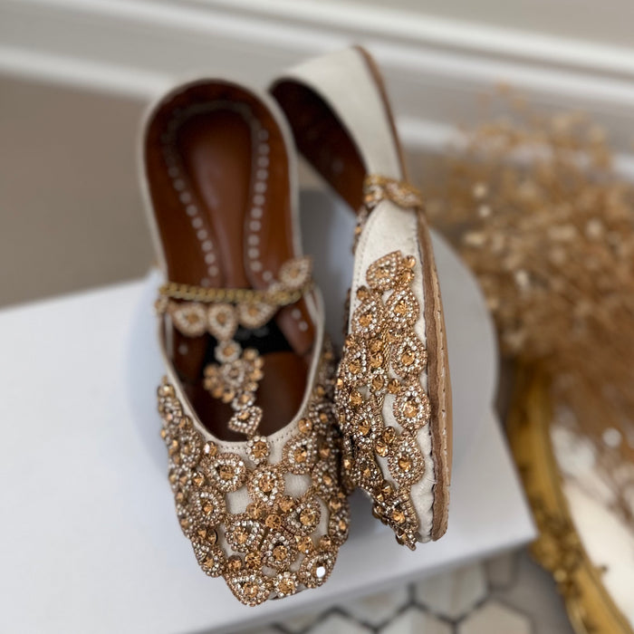 Ivory Bridal Kundan Khussa with Anklet : Customizable Wedding Shoes