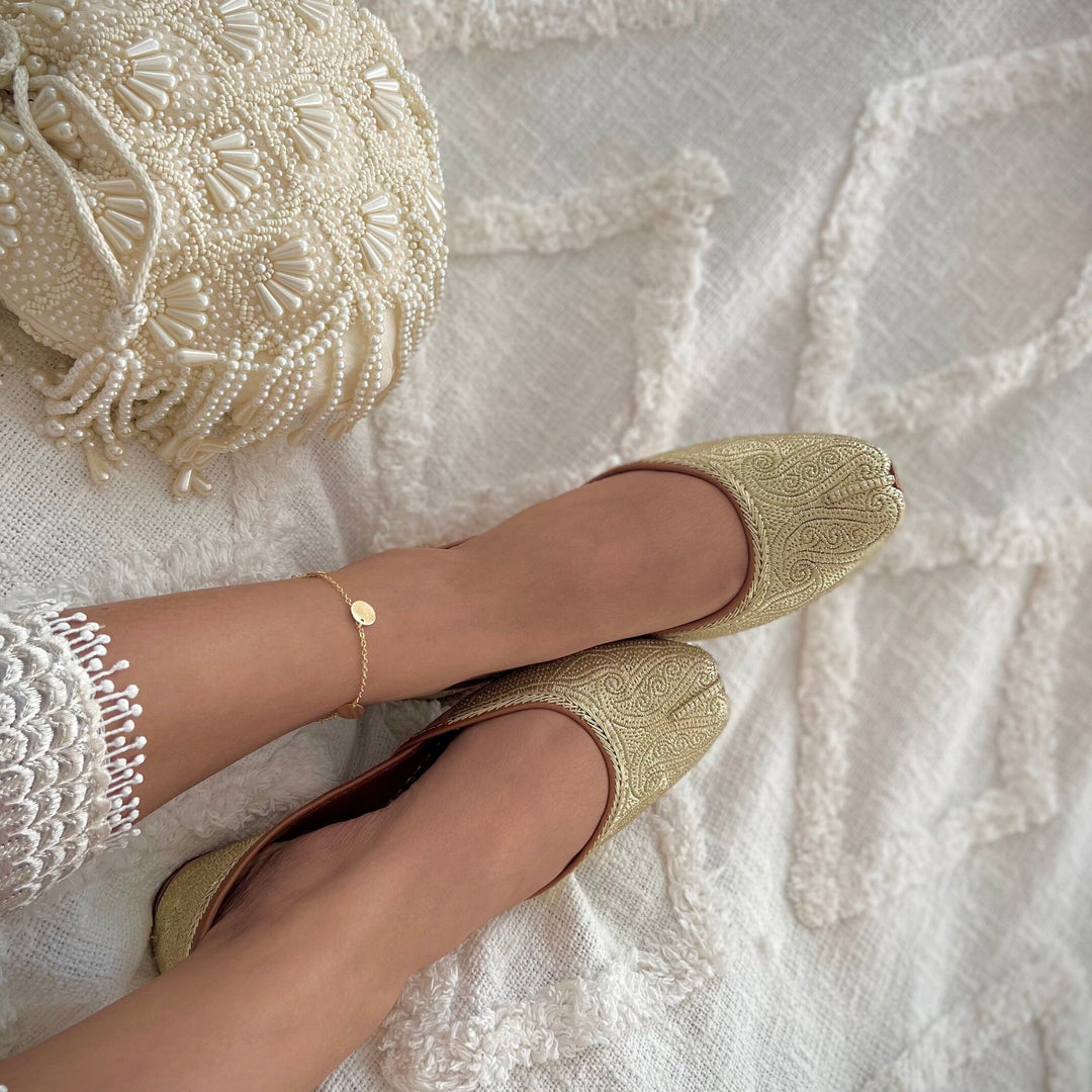 Handmade Champagne Gold Khussas: Pakistani Tilla Work Jutti
