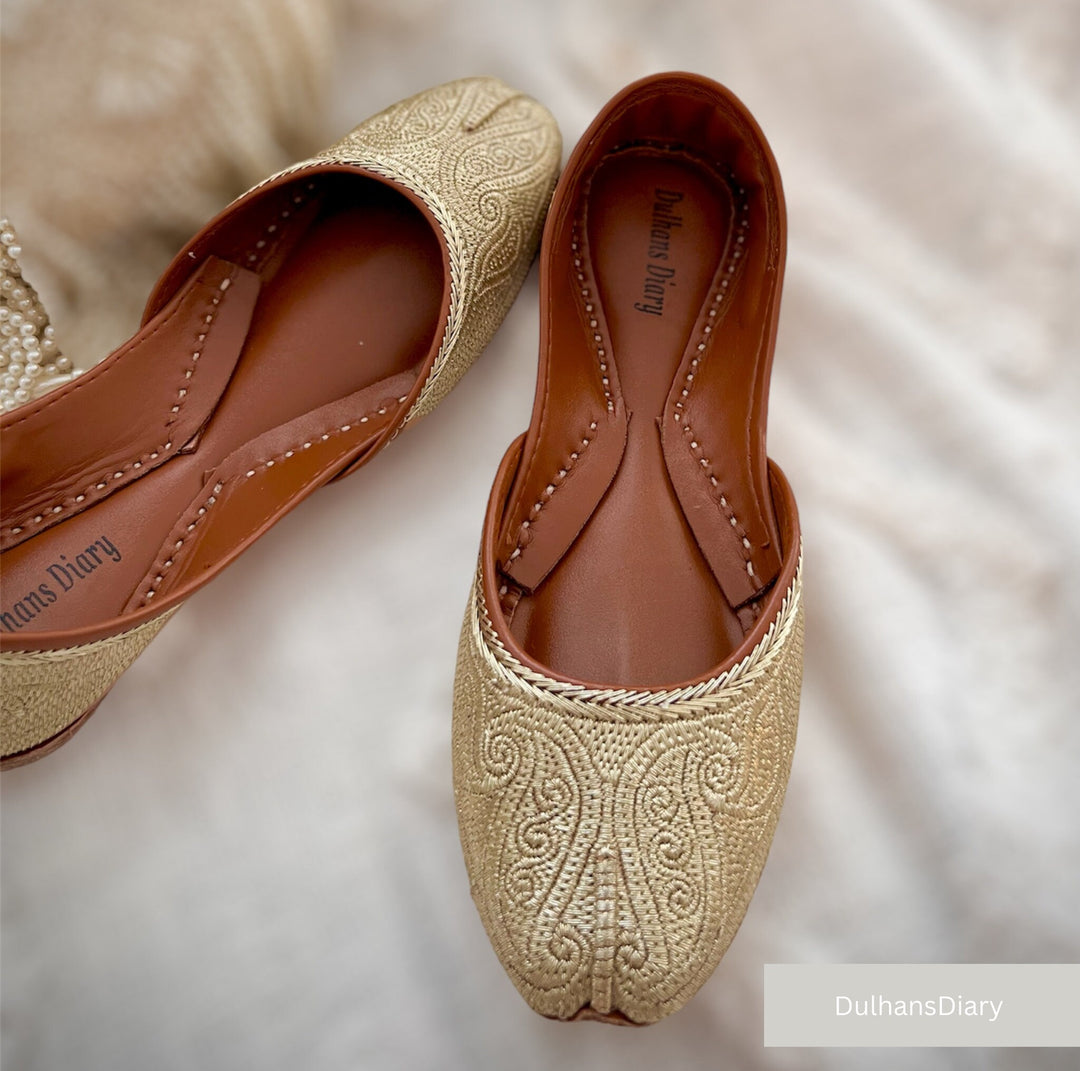 Handmade Champagne Gold Khussas: Pakistani Tilla Work Jutti