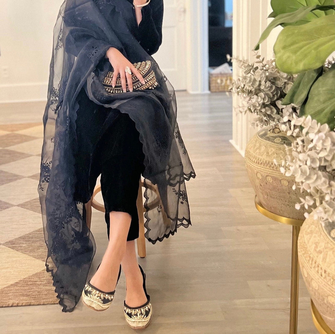 Handmade Crystal Evening Clutch: Bridal Wristlet with Intricate Beading