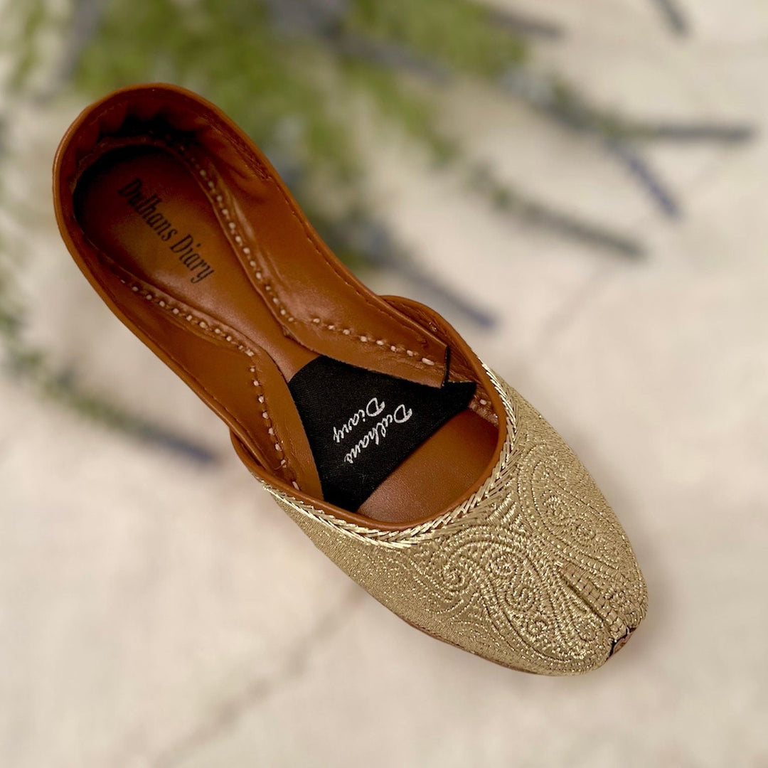 Handmade Champagne Gold Khussas: Pakistani Tilla Work Jutti