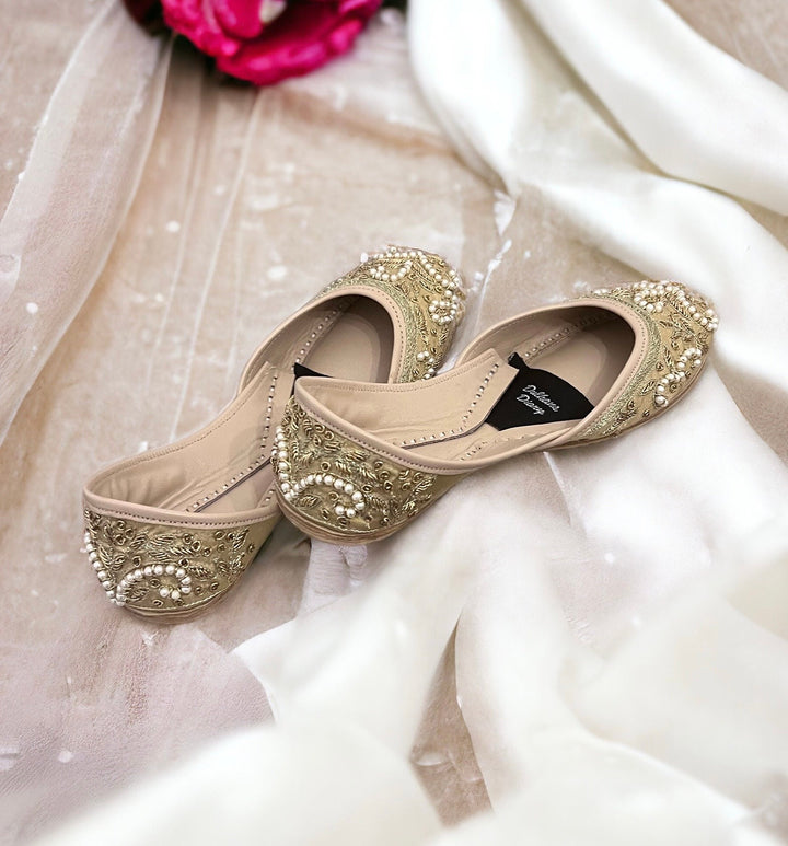 Handmade Golden Bridal Khussas: Beaded Leather Wedding Juttis