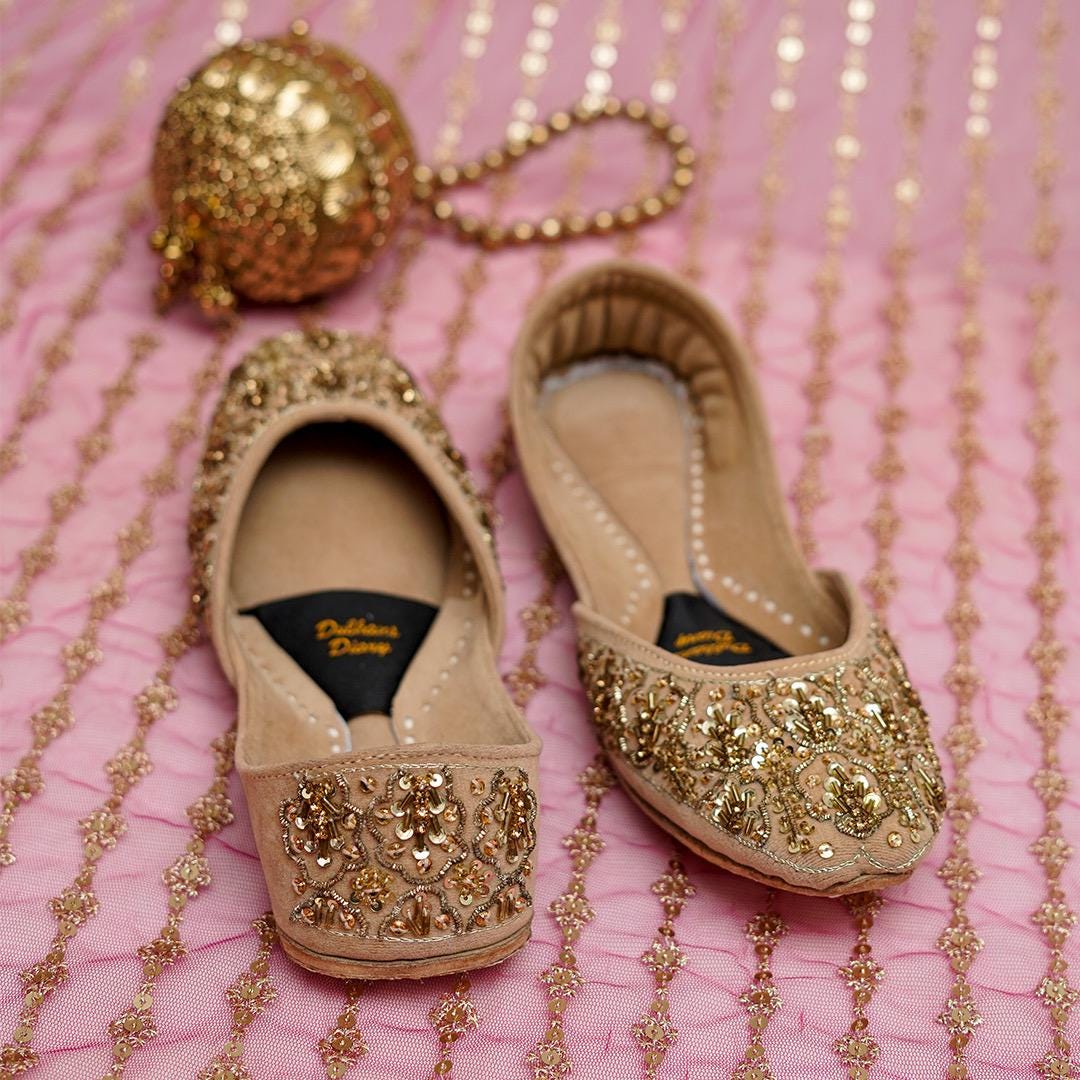 Handmade Bridal Khussa: Gold Embroidered Wedding Jutti