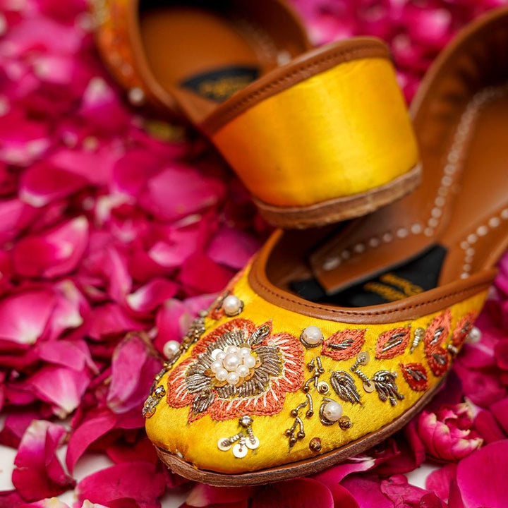Embroidered Khussa Juttis: Haldi Henna Party Wedding Shoes