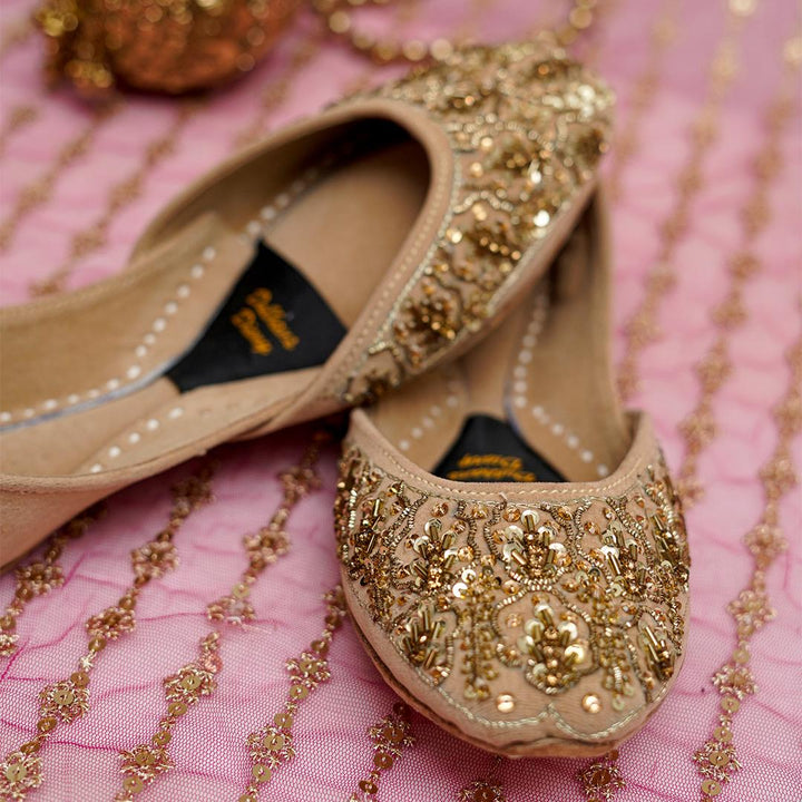 Handmade Bridal Khussa: Gold Embroidered Wedding Jutti