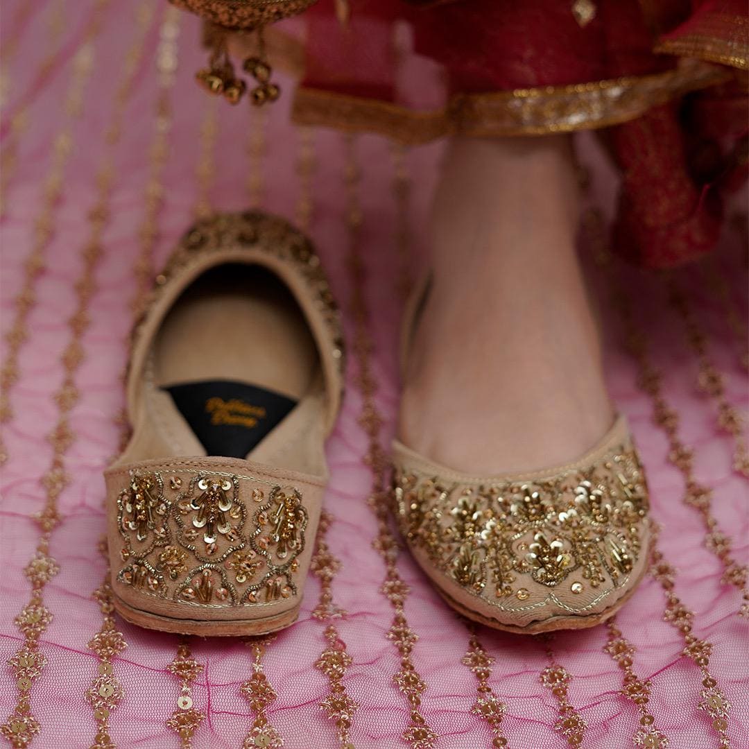 Handmade Bridal Khussa: Gold Embroidered Wedding Jutti