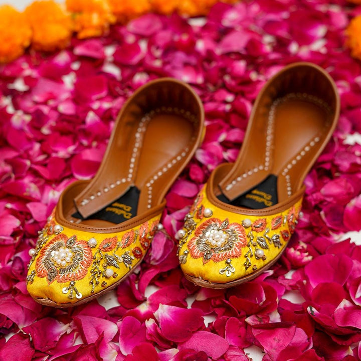 Embroidered Khussa Juttis: Haldi Henna Party Wedding Shoes