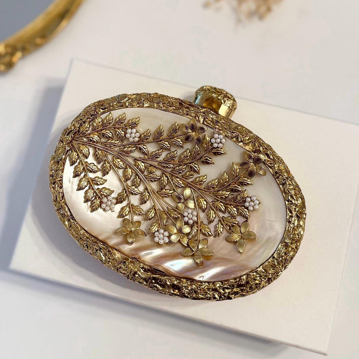 Perlmutt-Clutch: Goldene Blumen-Brautabendtasche