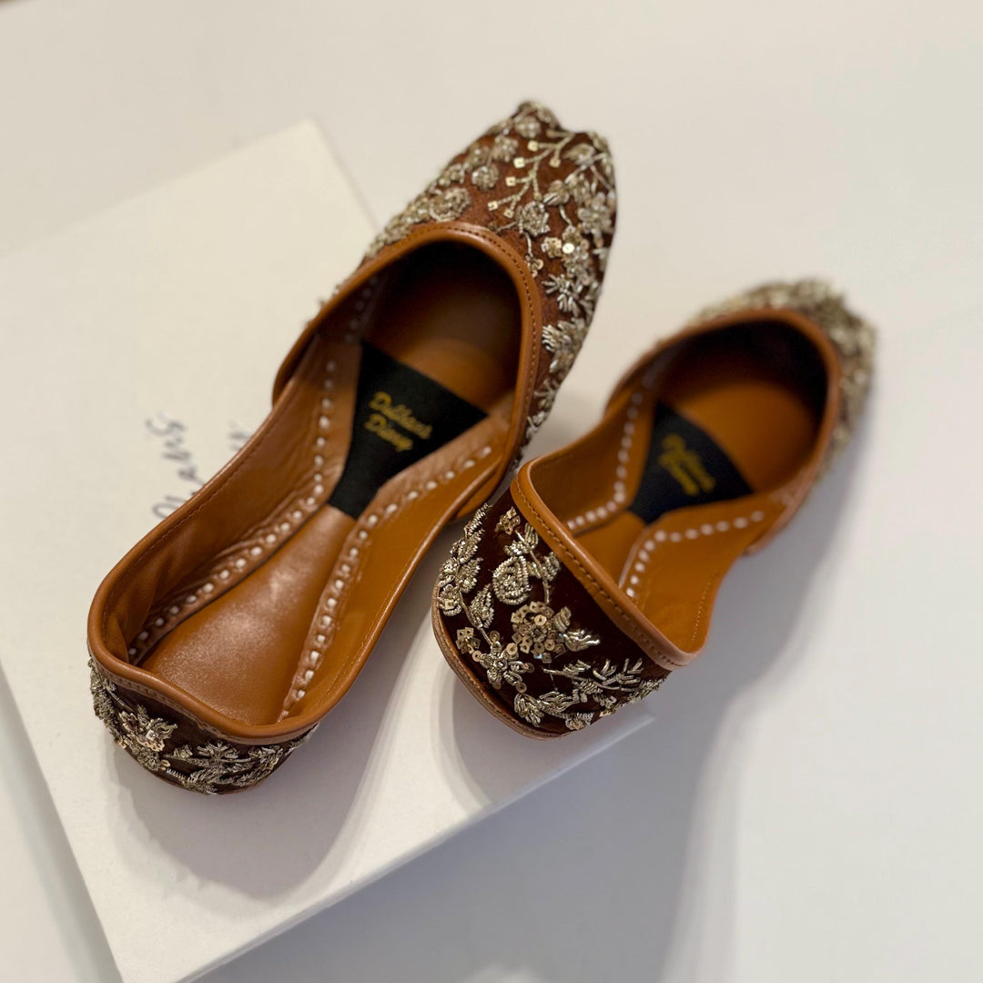 Handmade Brown Khussa Juttis: Embroidered Leather Indian Bridal Shoes