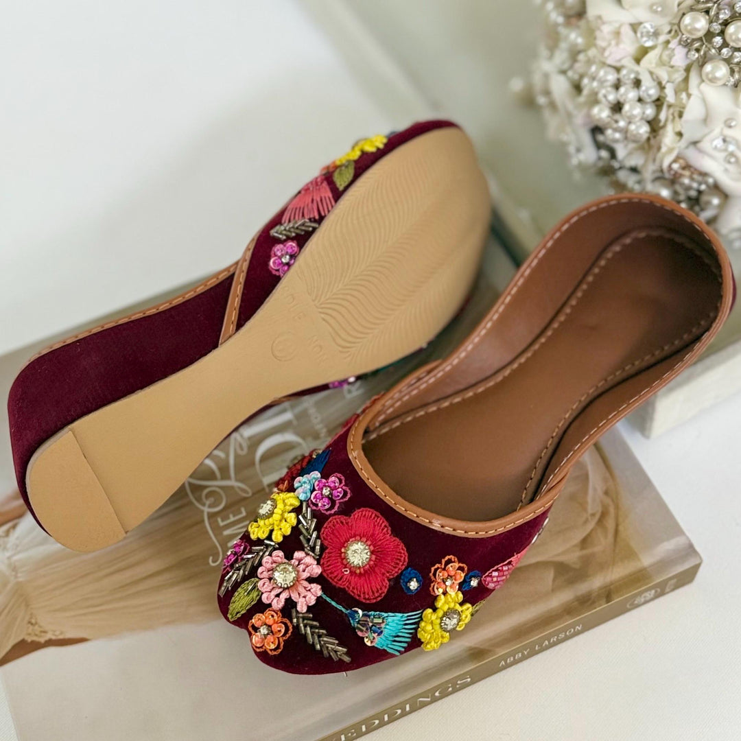 Multicolor Embroidered Khussa Jutti: Handmade Indian Wedding / Fastive Shoes
