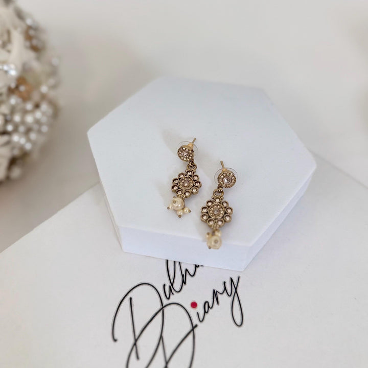 Indian Gold Jewelry Set: Minimalist Bridal Necklace, Earrings and Tikka Set